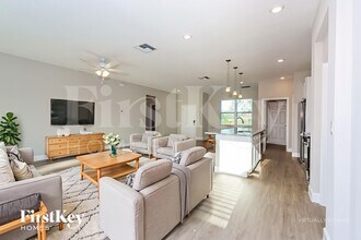 1654 Cogan Dr in Palm Bay, FL - Foto de edificio - Building Photo