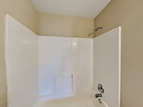 140 Inverness Trce in Jonesboro, GA - Building Photo - Building Photo