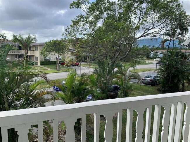 3800 Van Buren St in Hollywood, FL - Building Photo - Building Photo