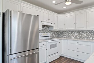 235 Avenida Lobeiro in San Clemente, CA - Foto de edificio - Building Photo