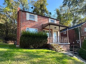 233 Saylong Dr in Pittsburgh, PA - Building Photo