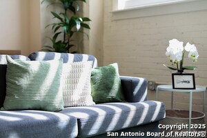 1401 S Flores St in San Antonio, TX - Building Photo - Building Photo