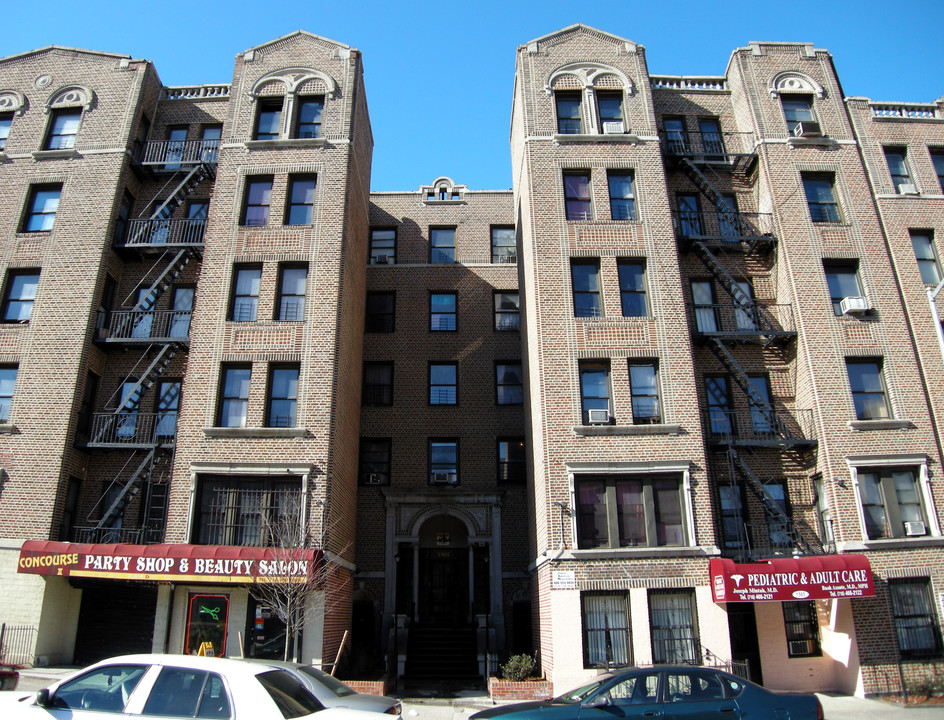 1565 Grand Concourse in Bronx, NY - Foto de edificio