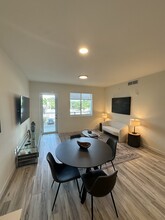 828 SW 13th Ct, Unit A in Pompano Beach, FL - Foto de edificio - Building Photo