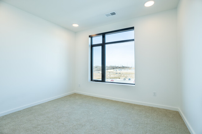 Dalmore Apartments in Omaha, NE - Building Photo - Interior Photo