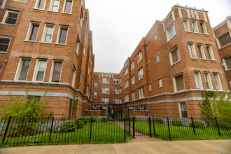 6952 S Clyde Ave in Chicago, IL - Building Photo - Building Photo