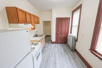 497 Warren St, Unit 2 in Boston, MA - Building Photo - Building Photo