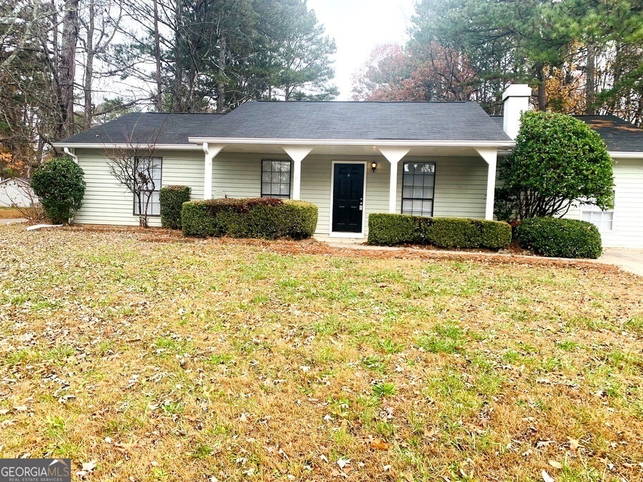 5663 St Thomas Dr in Lithonia, GA - Building Photo