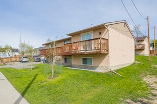 130 Mcrae St in Okotoks, AB - Building Photo