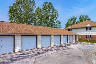 1041 Westport Dr in Port Washington, WI - Building Photo - Building Photo