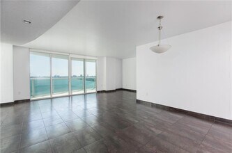 1800 N Bayshore Dr, Unit 1901 in Miami, FL - Foto de edificio - Building Photo