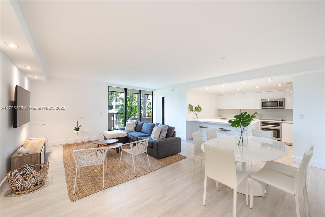 181 Crandon Blvd in Key Biscayne, FL - Building Photo