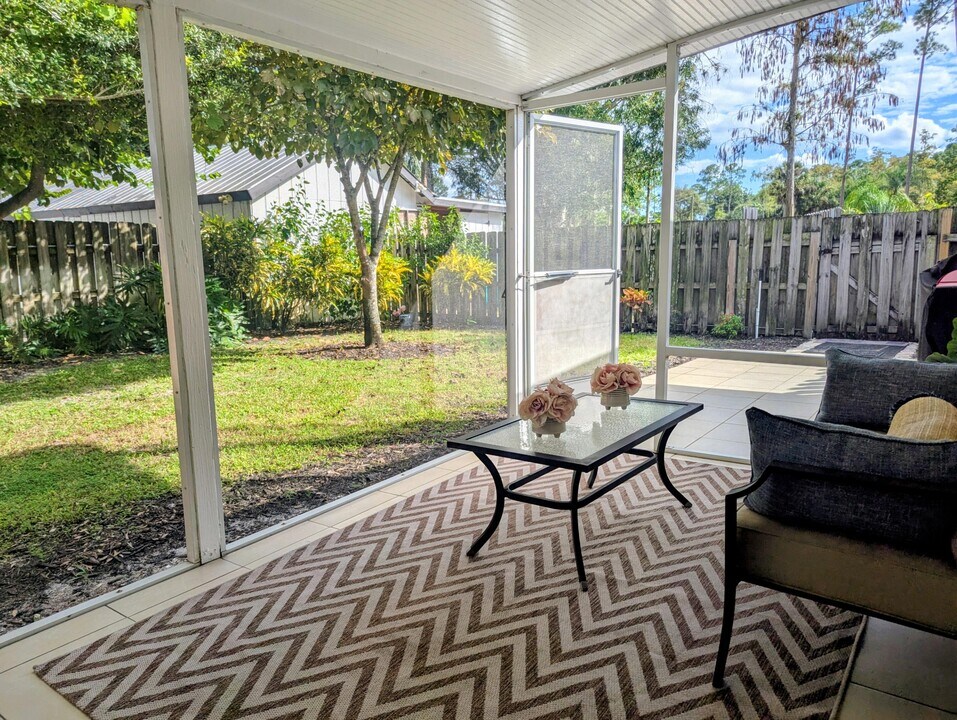 708 Rambling Dr Cir in Wellington, FL - Building Photo