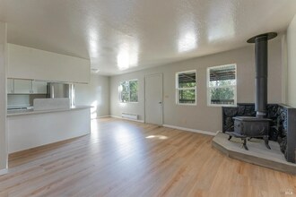 1608 Daphne Dr in Willits, CA - Building Photo - Building Photo
