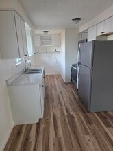 536 Hamilton St, Unit 536 in Medford, OR - Foto de edificio - Building Photo