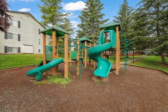 The Trails of Redmond in Redmond, WA - Foto de edificio - Building Photo