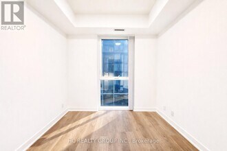 180 Front St E in Toronto, ON - Building Photo - Building Photo