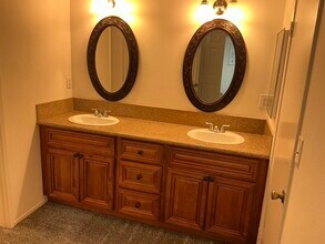 22353 Welby Way in Canoga Park, CA - Building Photo - Building Photo