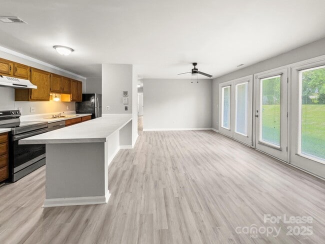 6131 Meadow Rose Ln in Charlotte, NC - Building Photo - Building Photo