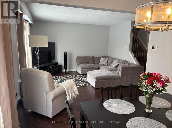 30 Thatcher Ct in Brampton, ON - Building Photo - Building Photo