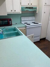 16701 NE 14th Ave in Miami, FL - Foto de edificio - Building Photo