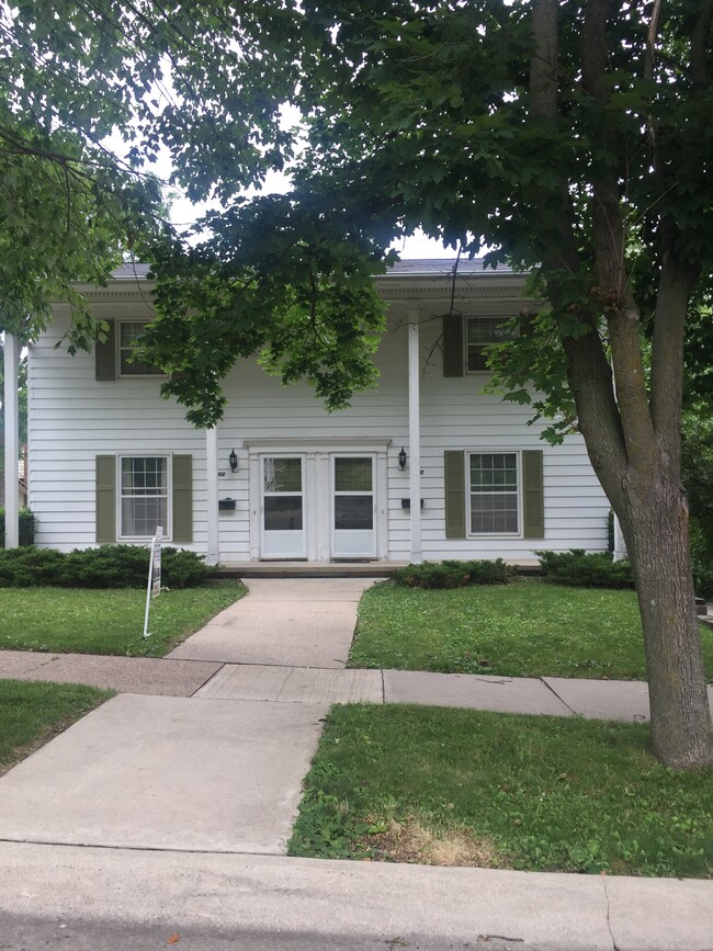 2610 Walnut St in Cedar Falls, IA - Foto de edificio - Building Photo