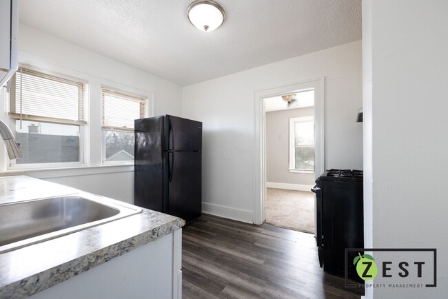 90 Catherine St, Unit 4