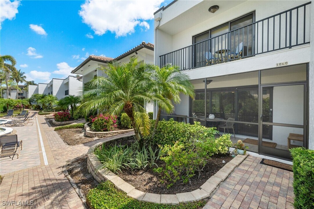 1060 6th St S in Naples, FL - Building Photo