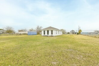 1210 Airline N in Rosharon, TX - Building Photo - Building Photo