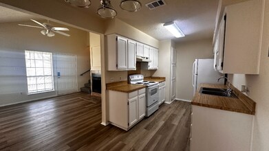 110 Peachtree Ct in Kennedale, TX - Building Photo - Building Photo