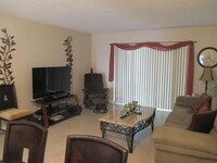 135 Lake Gloria Dr in West Palm Beach, FL - Building Photo - Building Photo