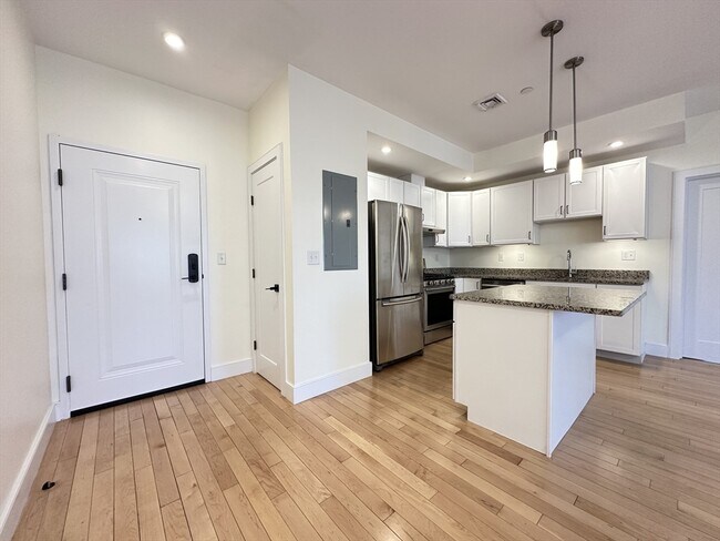2499 Washington St, Unit 3C in Boston, MA - Foto de edificio - Building Photo