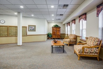 Parkview Senior Apartments in Savoy, IL - Foto de edificio - Building Photo