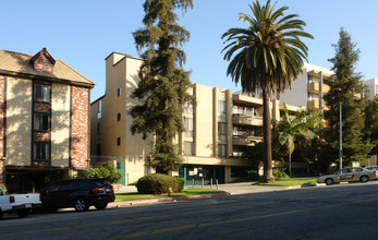 Lafayette Park Apartments in Los Angeles, CA - Building Photo - Building Photo