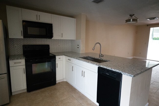 1088 Jeffery St in Boca Raton, FL - Building Photo - Building Photo