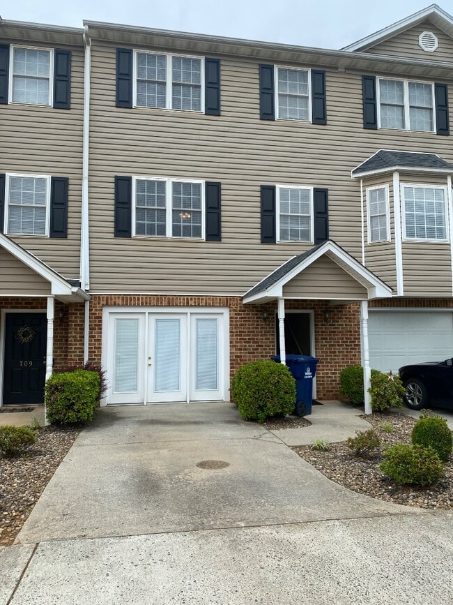 property at 711 Wyndhurst Dr