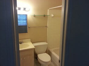 5713 Bramblegate Rd in Greensboro, NC - Foto de edificio - Building Photo