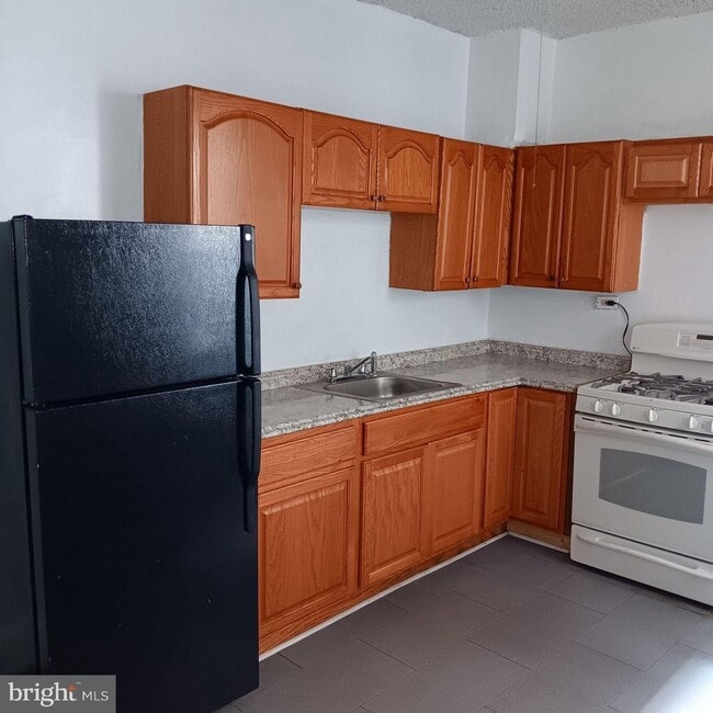 190 W Roosevelt Blvd in Philadelphia, PA - Building Photo - Building Photo