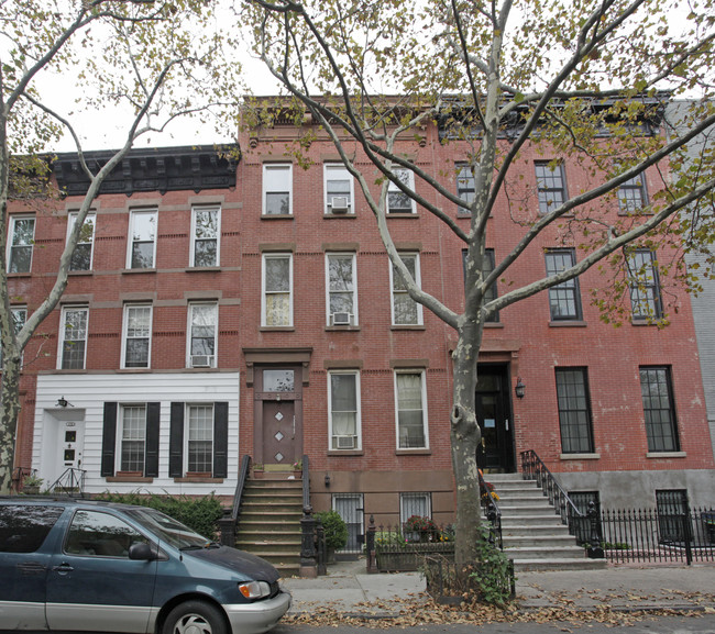 175 Luquer St in Brooklyn, NY - Foto de edificio - Building Photo