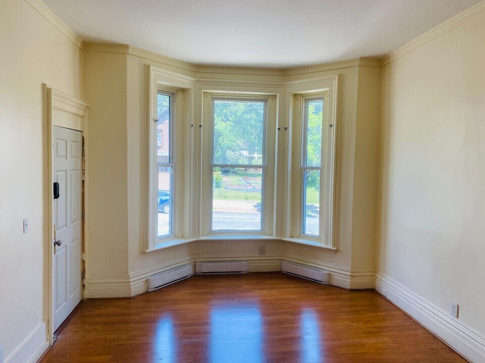 362 Clinton Ave in Albany, NY - Building Photo