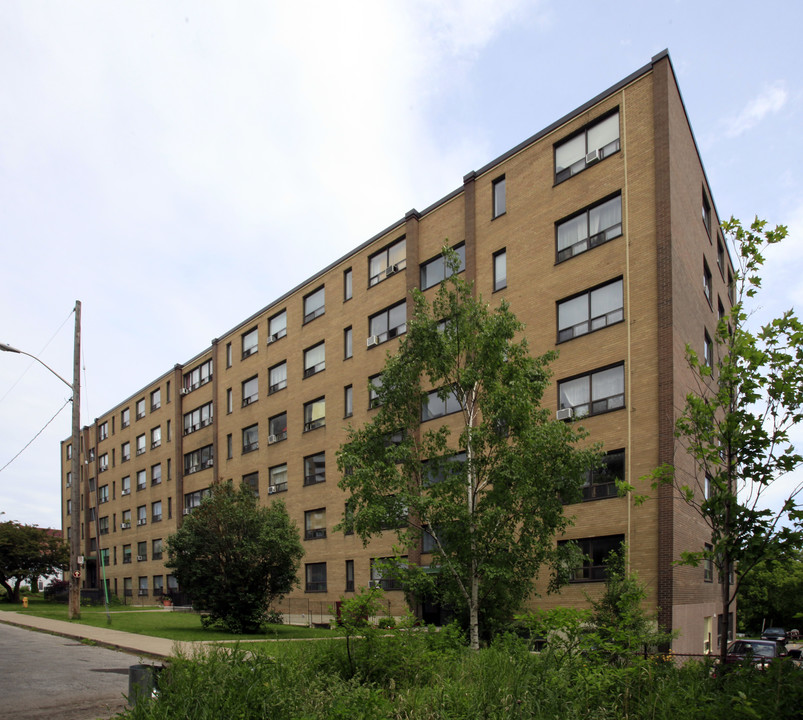 4075 Old Dundas St in Toronto, ON - Building Photo