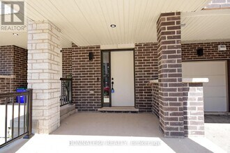 2461 Belt Ln in Oakville, ON - Building Photo - Building Photo