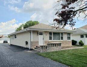 541 W Belden Ave in Elmhurst, IL - Building Photo - Building Photo