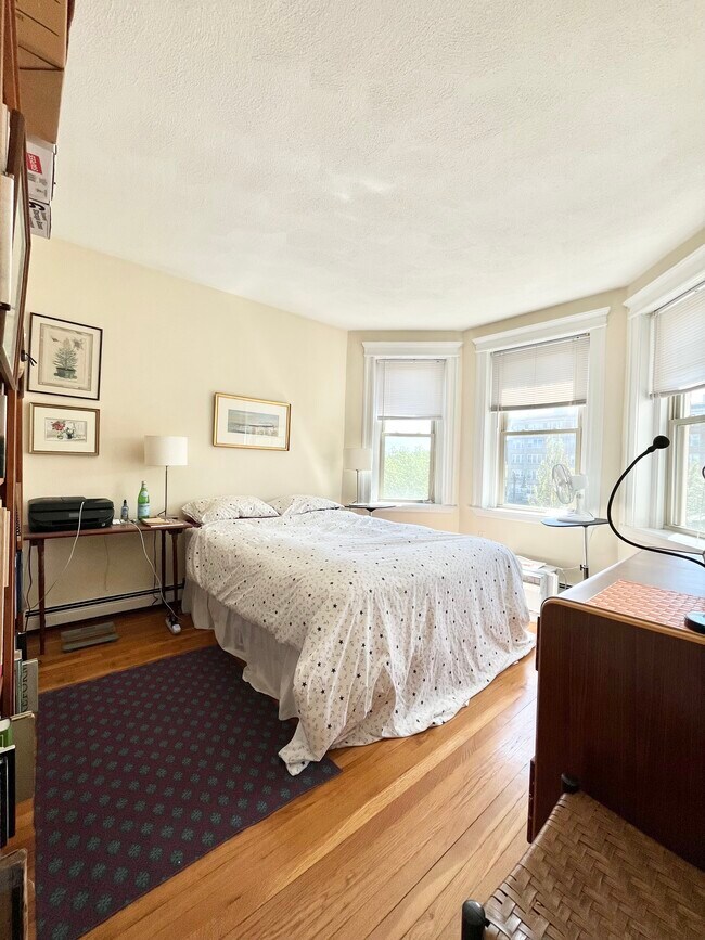 1625 Commonwealth Ave in Boston, MA - Foto de edificio - Building Photo