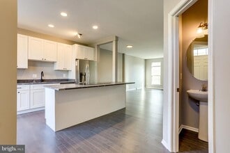 20366 Hartwell St in Ashburn, VA - Building Photo - Building Photo