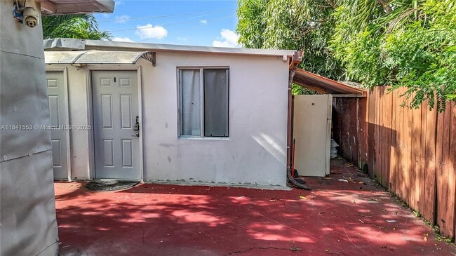 1110 N 58th Ave in Hollywood, FL - Building Photo - Building Photo