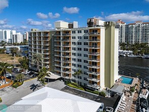 2900 NE 30th St in Fort Lauderdale, FL - Building Photo - Building Photo