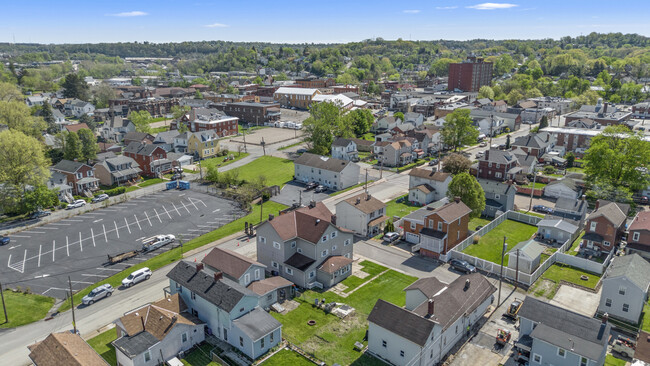 702 Locust St, Unit 702 Locust in Bridgeville, PA - Foto de edificio - Building Photo