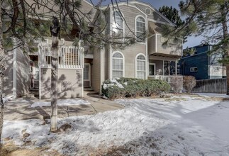 5712 W Asbury Plz, Unit A-104 in Lakewood, CO - Building Photo - Building Photo