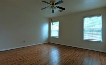 8515 Westknoll Ln in Houston, TX - Building Photo - Building Photo
